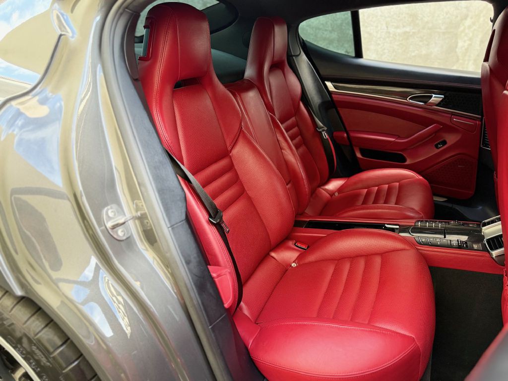 2014 Porsche Panamera Image 34