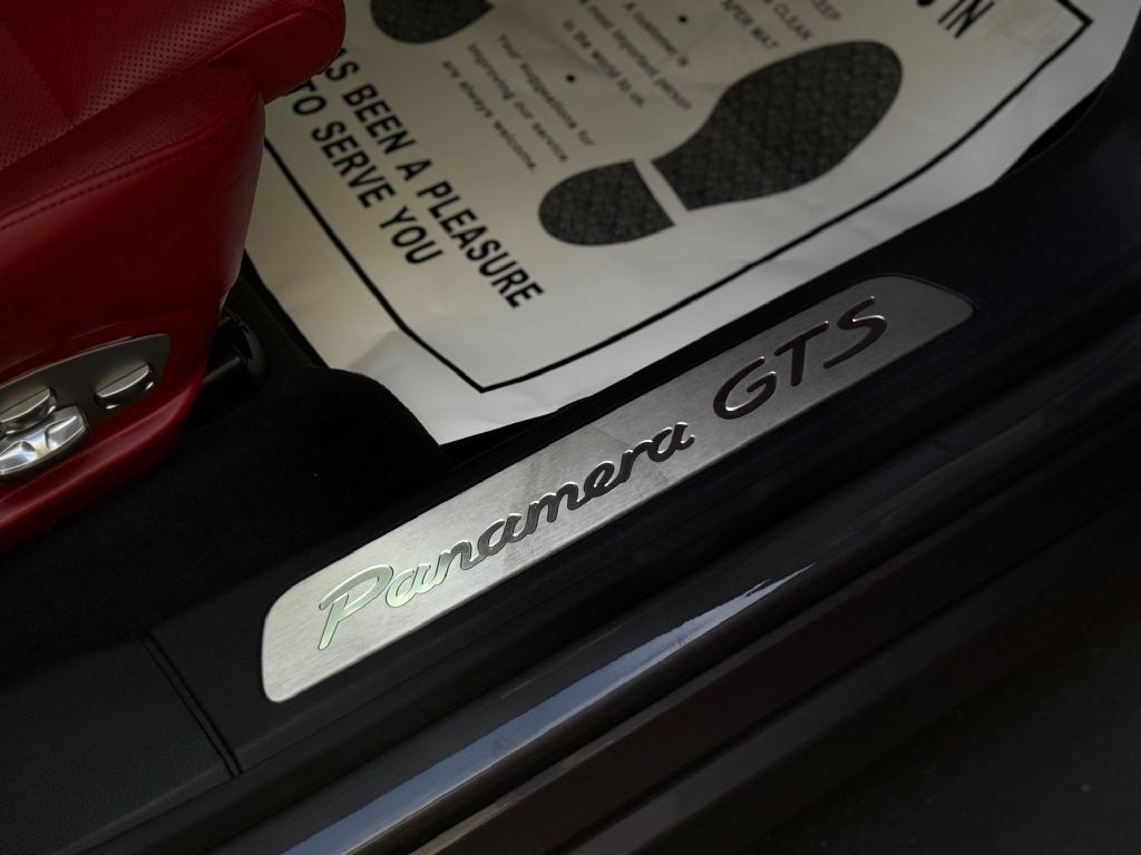 2014 Porsche Panamera Image 37