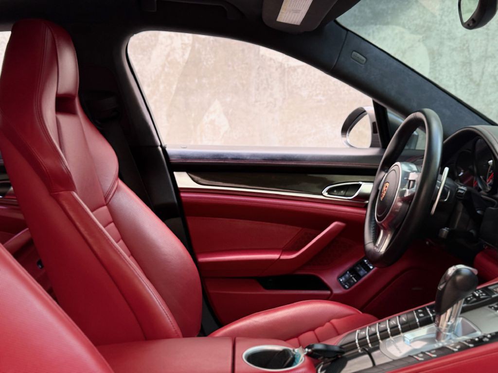 2014 Porsche Panamera Image 39