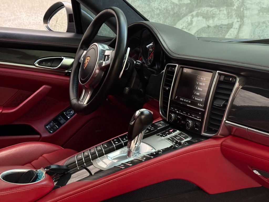 2014 Porsche Panamera Image 40