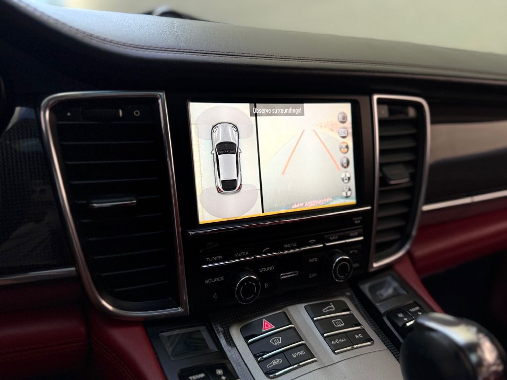 2014 Porsche Panamera Image 46