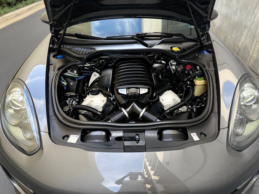 2014 Porsche Panamera Image 48