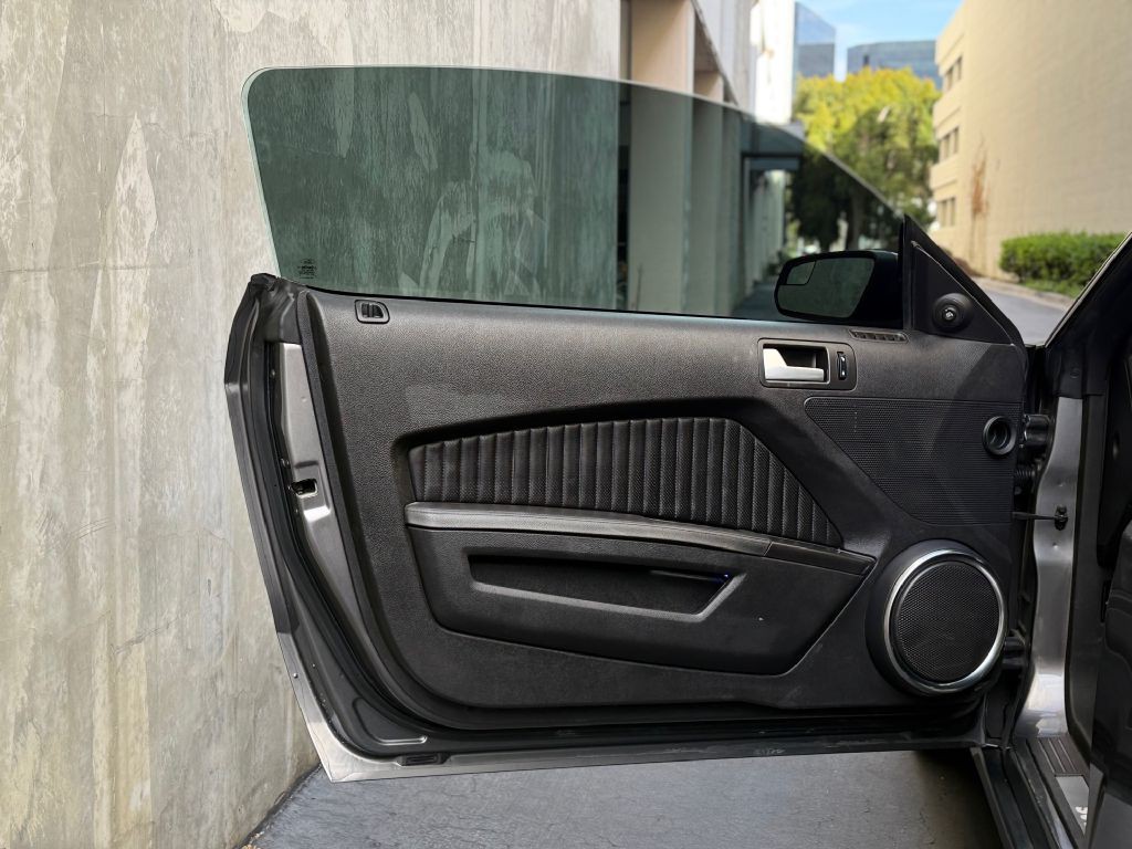 2011 Ford Mustang Image 28