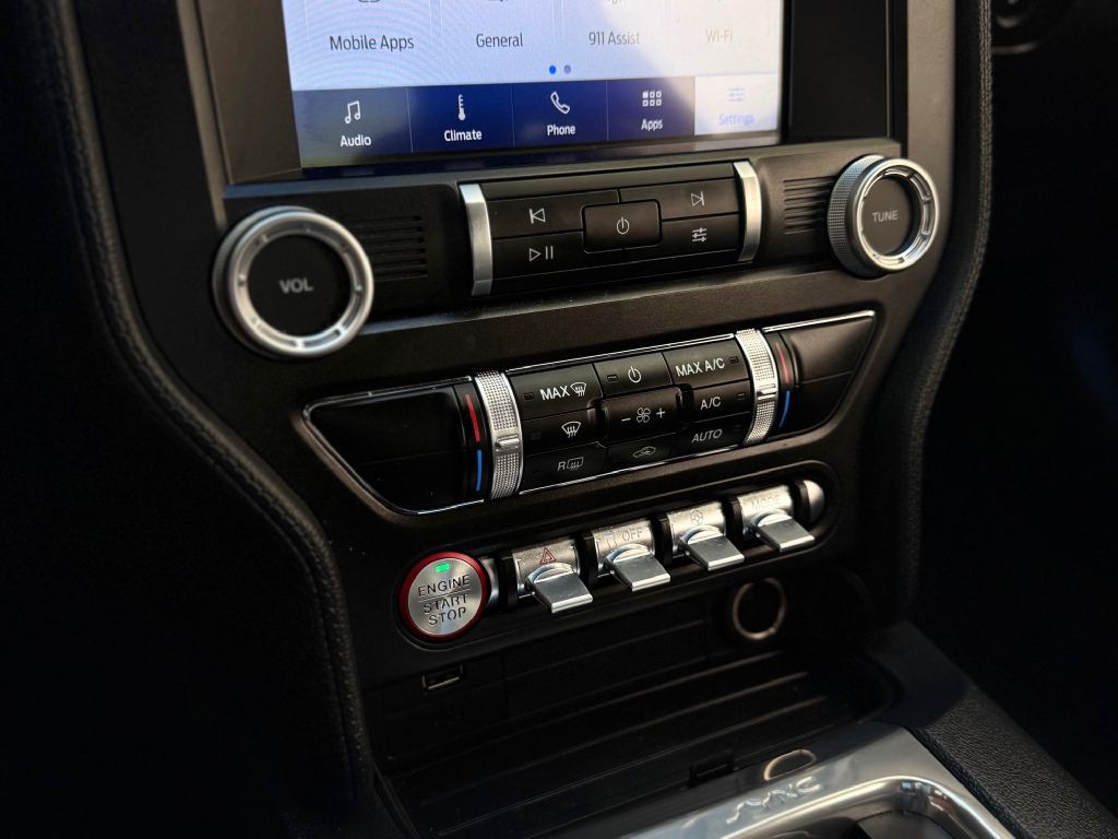 2022 Ford Mustang Image 24