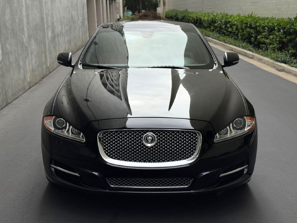2011 Jaguar XJ Image 3