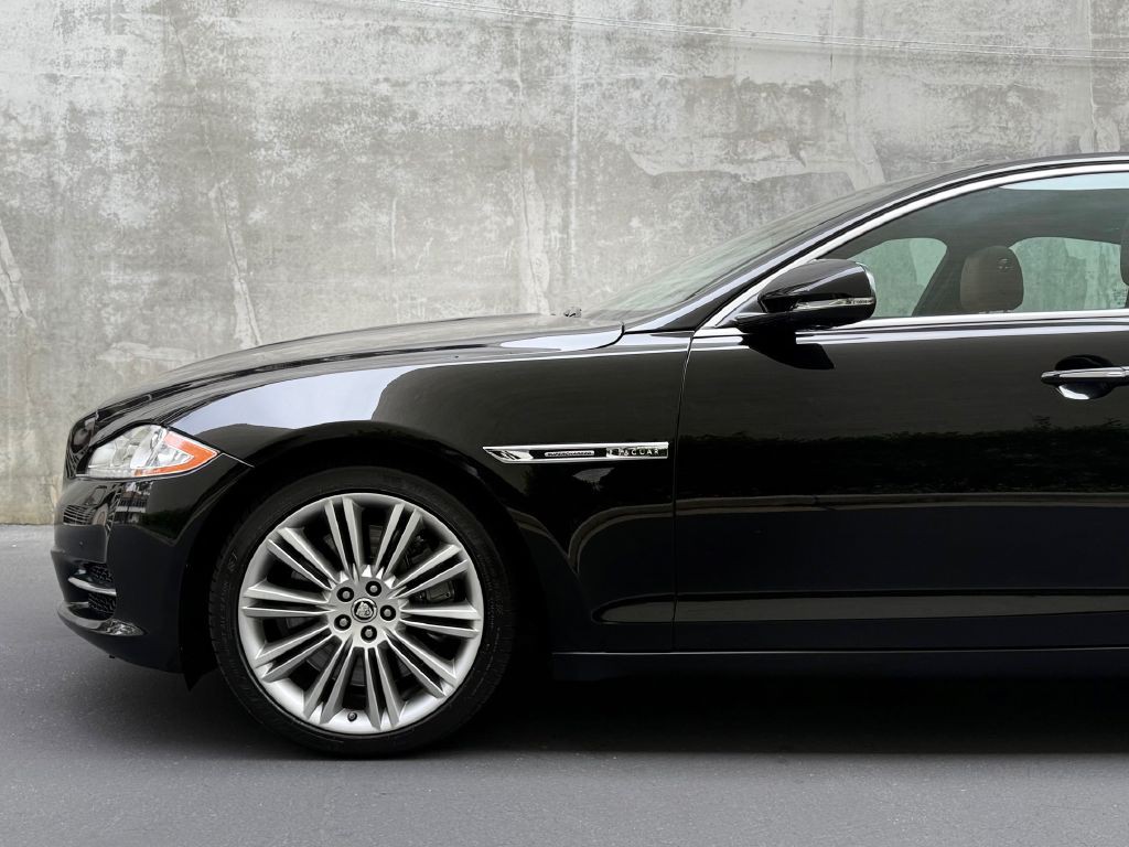 2011 Jaguar XJ Image 7