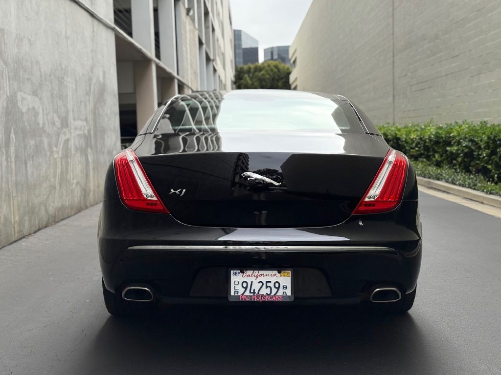 2011 Jaguar XJ Image 8