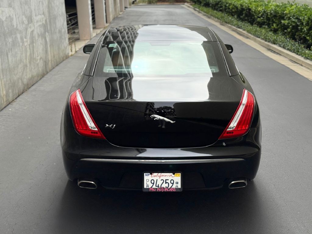 2011 Jaguar XJ Image 9