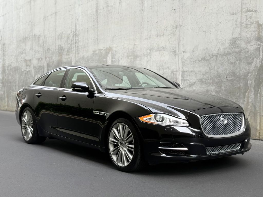 2011 Jaguar XJ Image 10