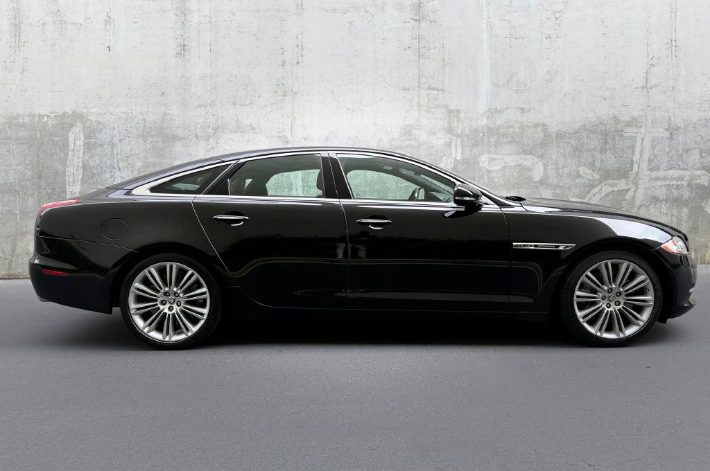 2011 Jaguar XJ Image 14