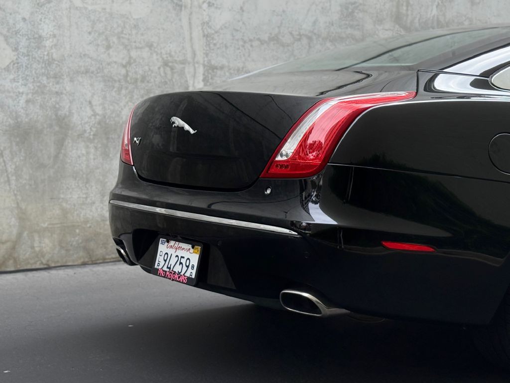2011 Jaguar XJ Image 15