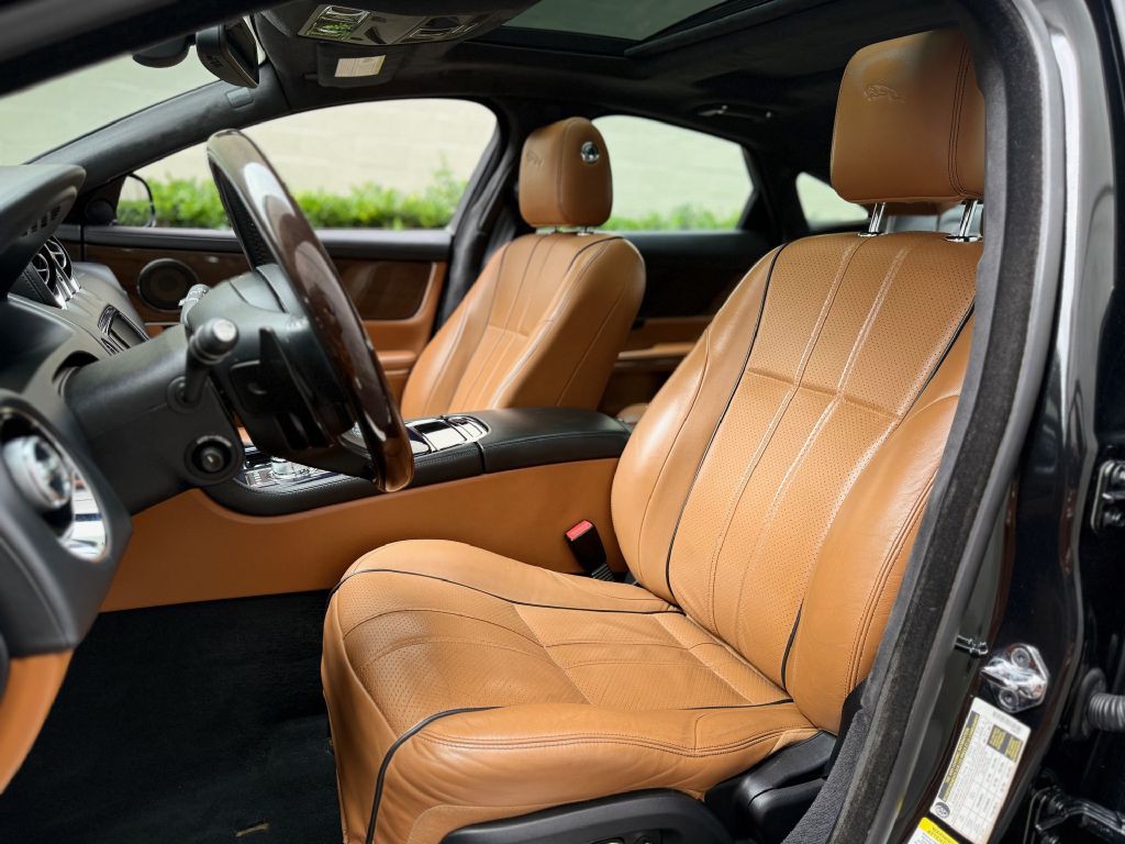 2011 Jaguar XJ Image 17