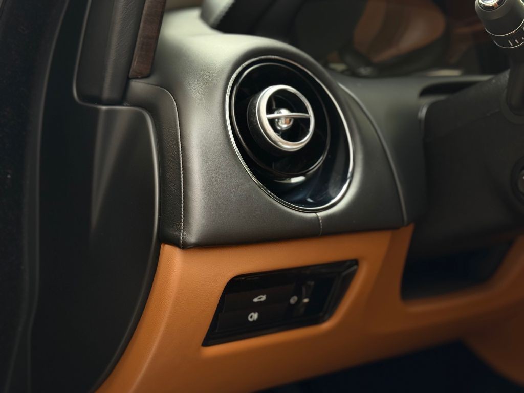 2011 Jaguar XJ Image 18