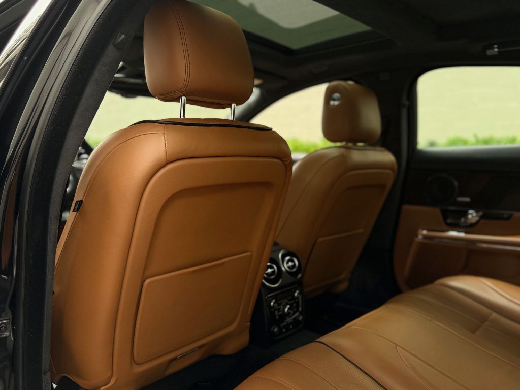 2011 Jaguar XJ Image 20