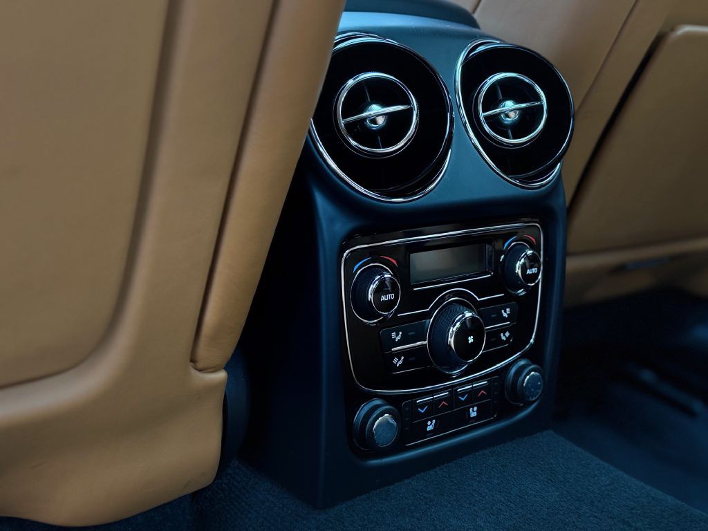 2011 Jaguar XJ Image 21