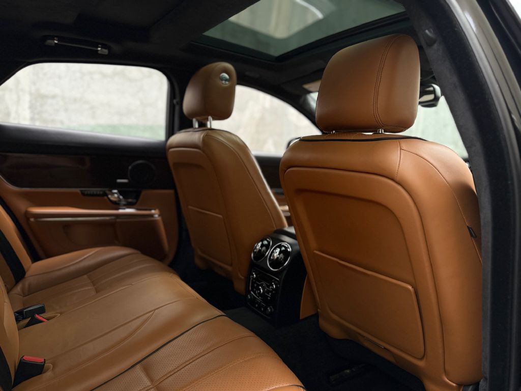 2011 Jaguar XJ Image 23