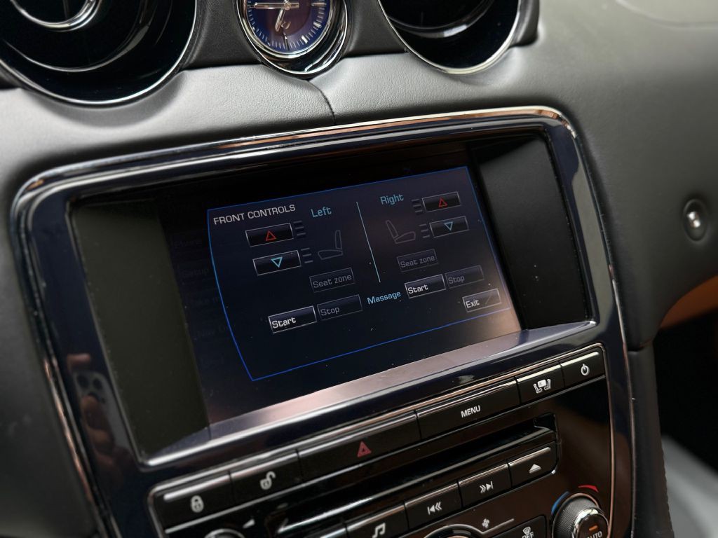 2011 Jaguar XJ Image 30