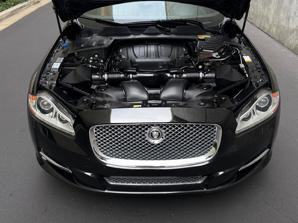 2011 Jaguar XJ Image 31