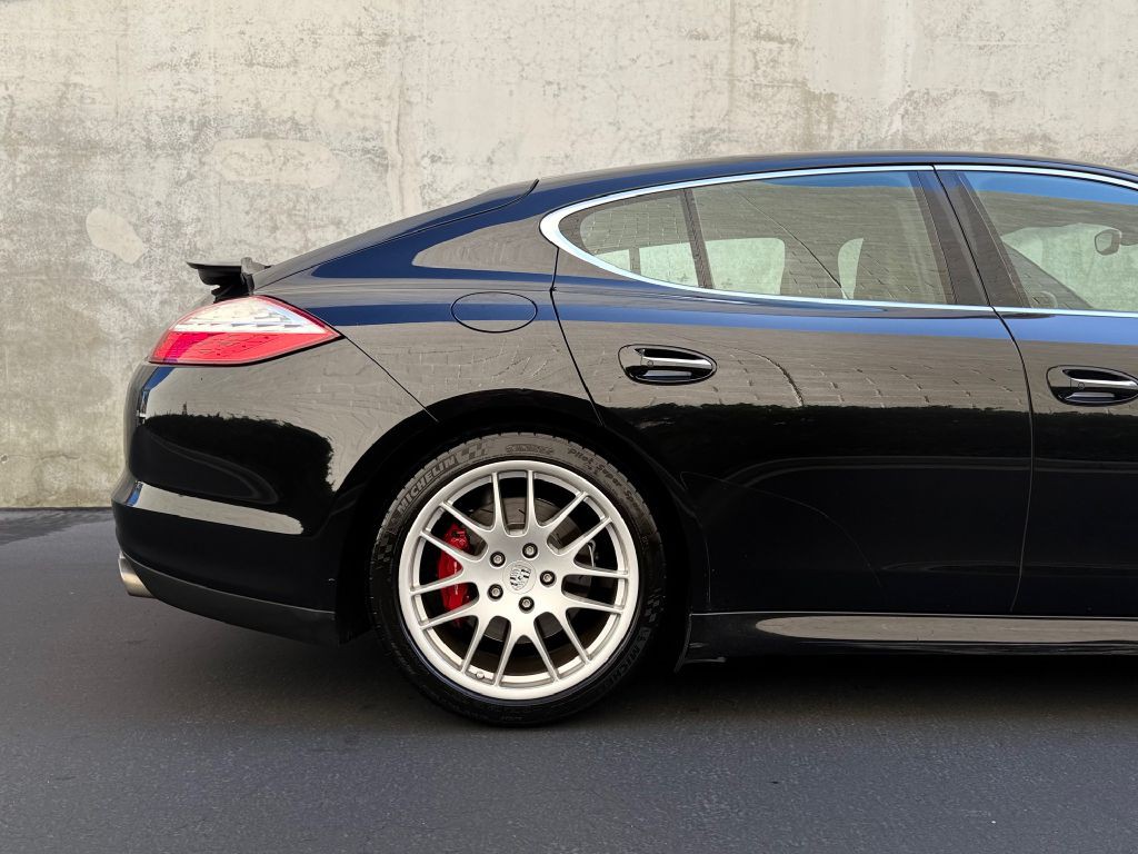 2010 Porsche Panamera Image 17