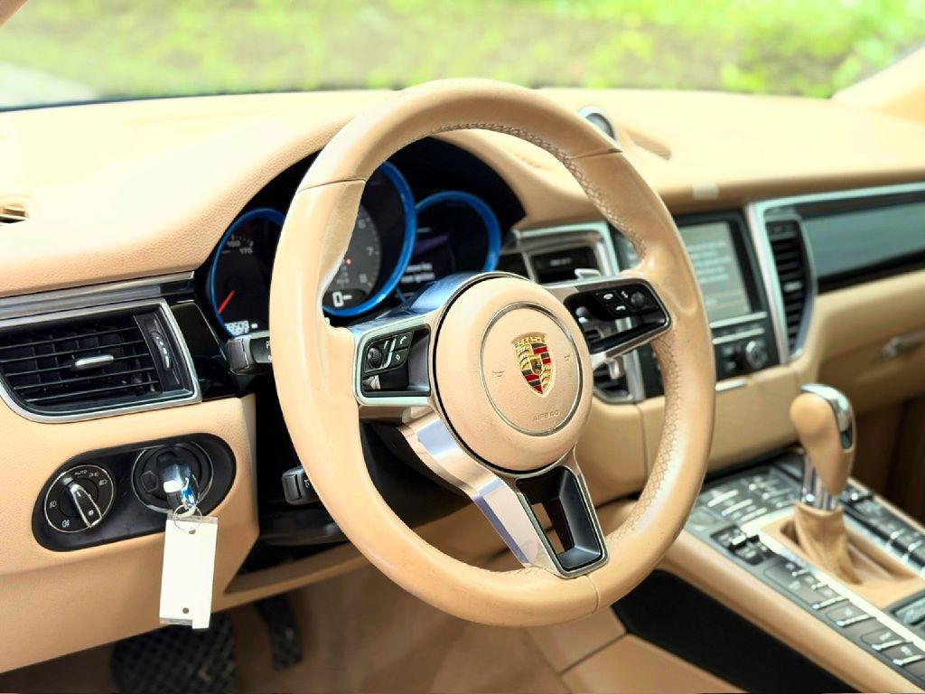 2015 Porsche Macan Image 17