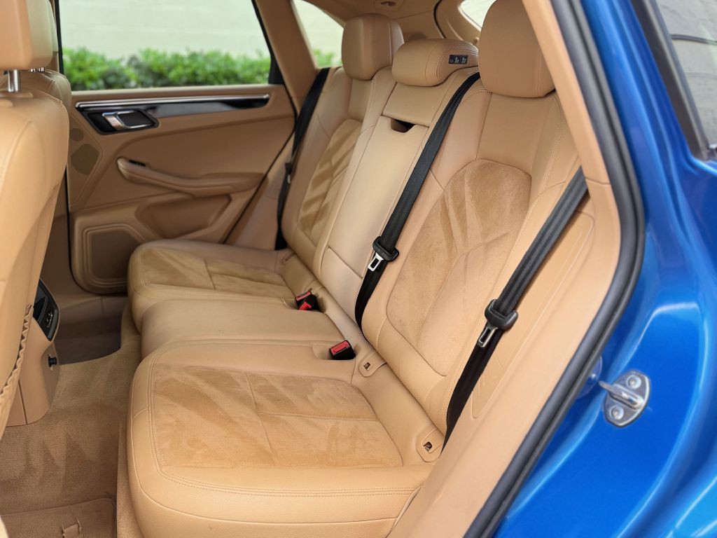 2015 Porsche Macan Image 20