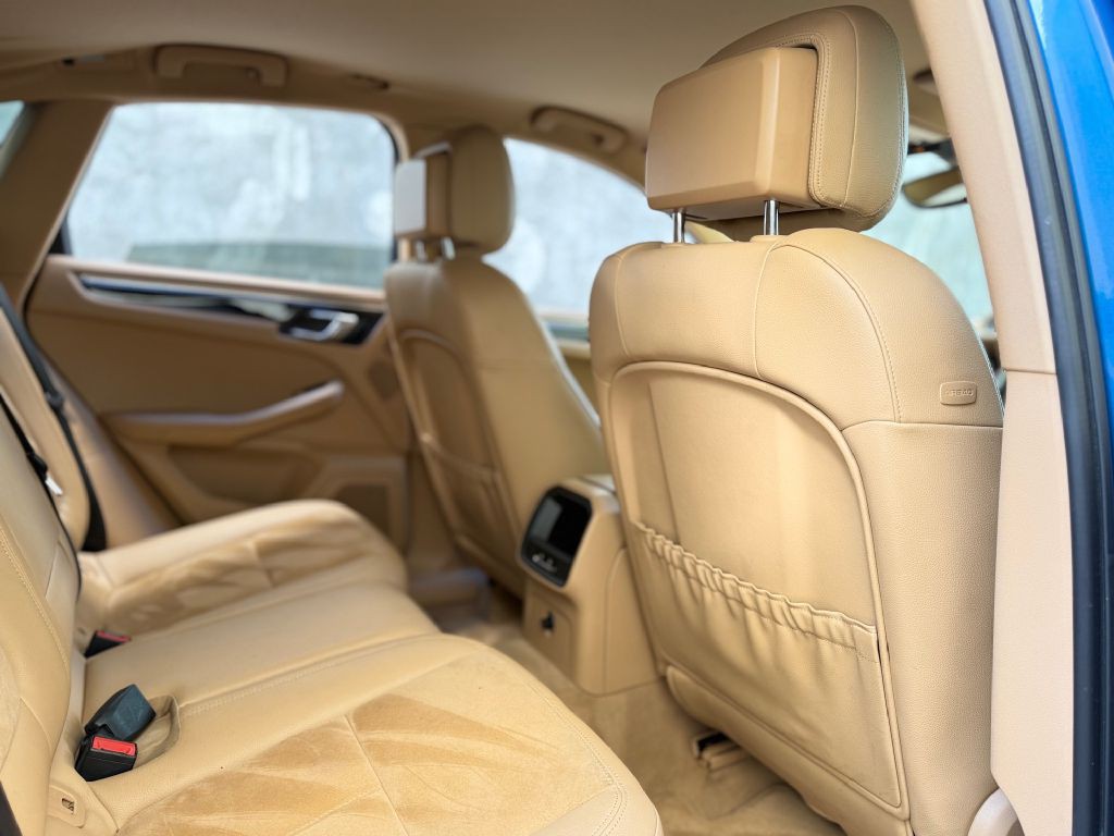 2015 Porsche Macan Image 22