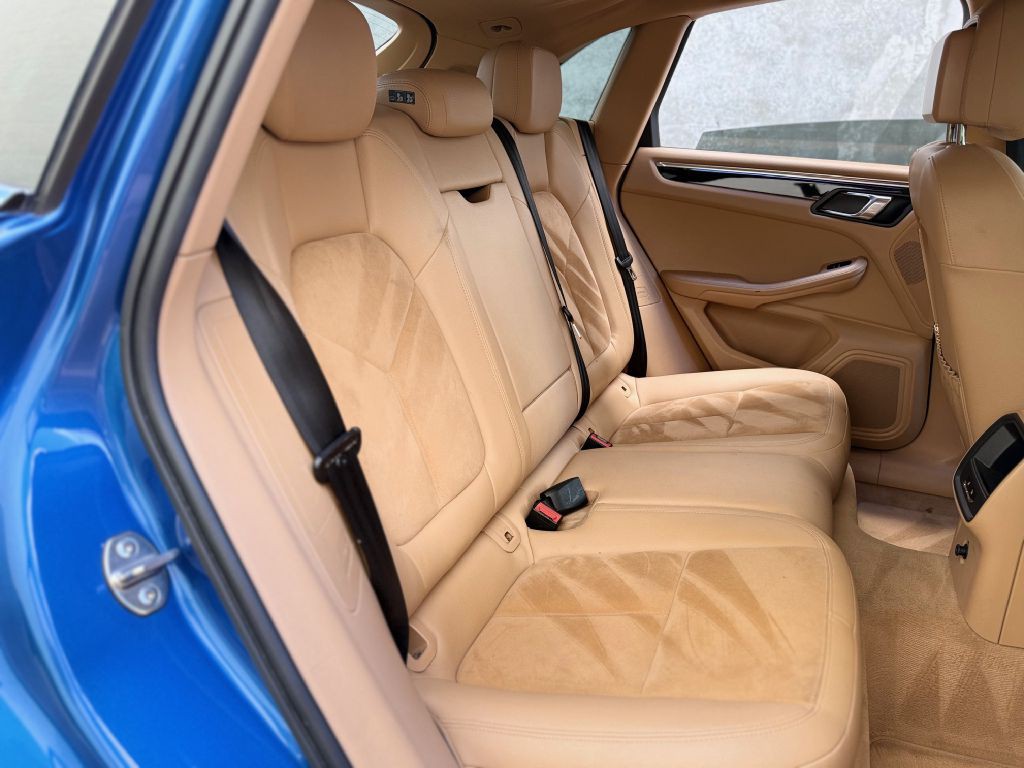 2015 Porsche Macan Image 23