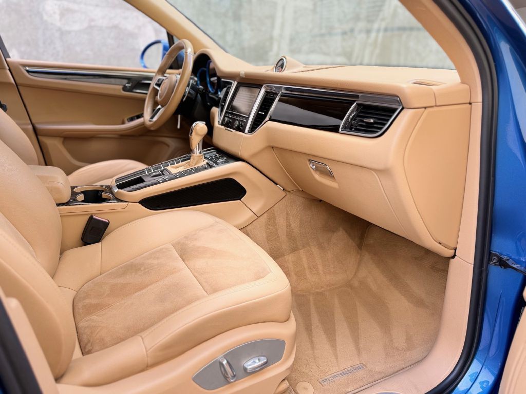 2015 Porsche Macan Image 24