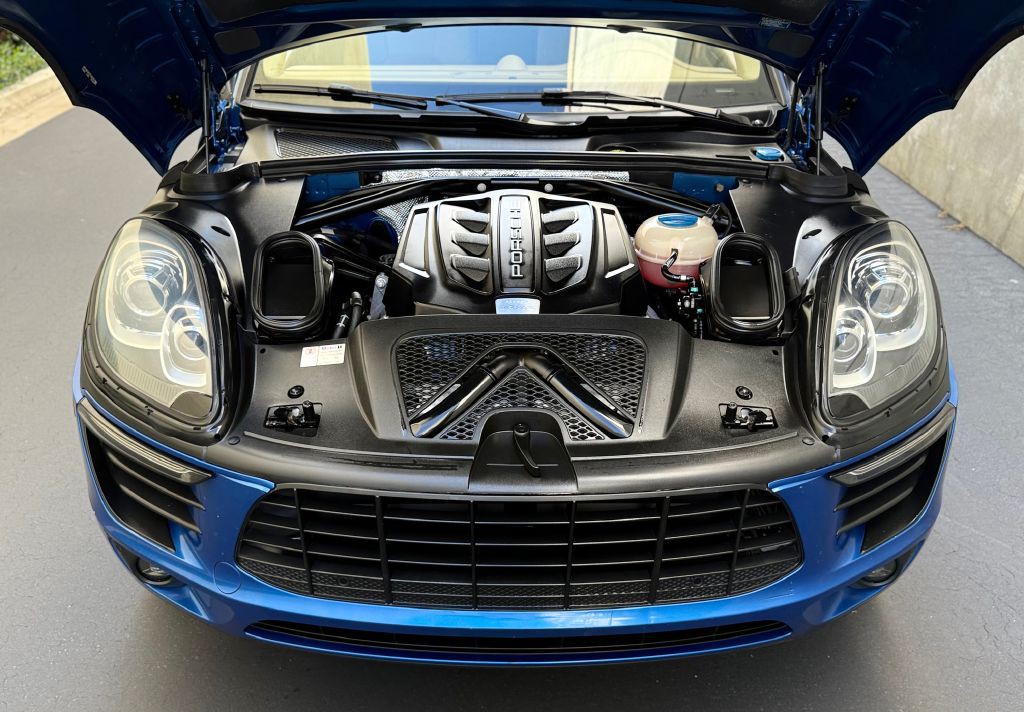 2015 Porsche Macan Image 32