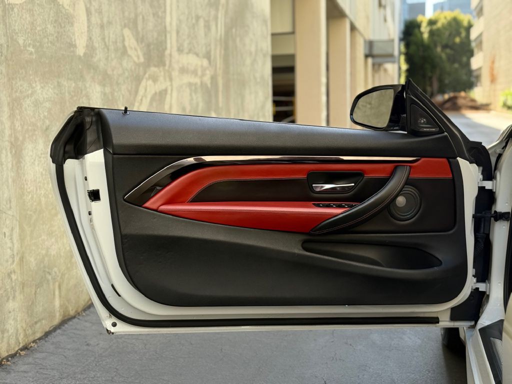 2016 BMW M4 Image 15