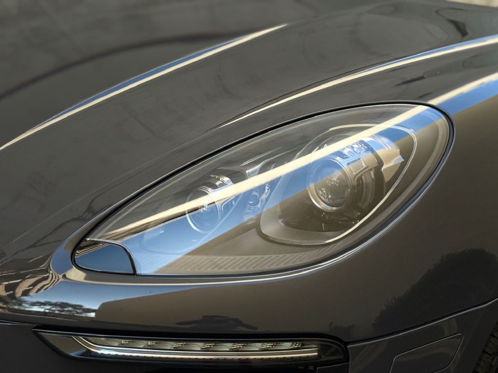 2017 Porsche Macan Image 12