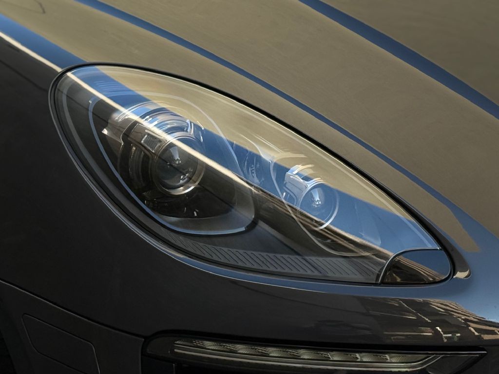 2017 Porsche Macan Image 13