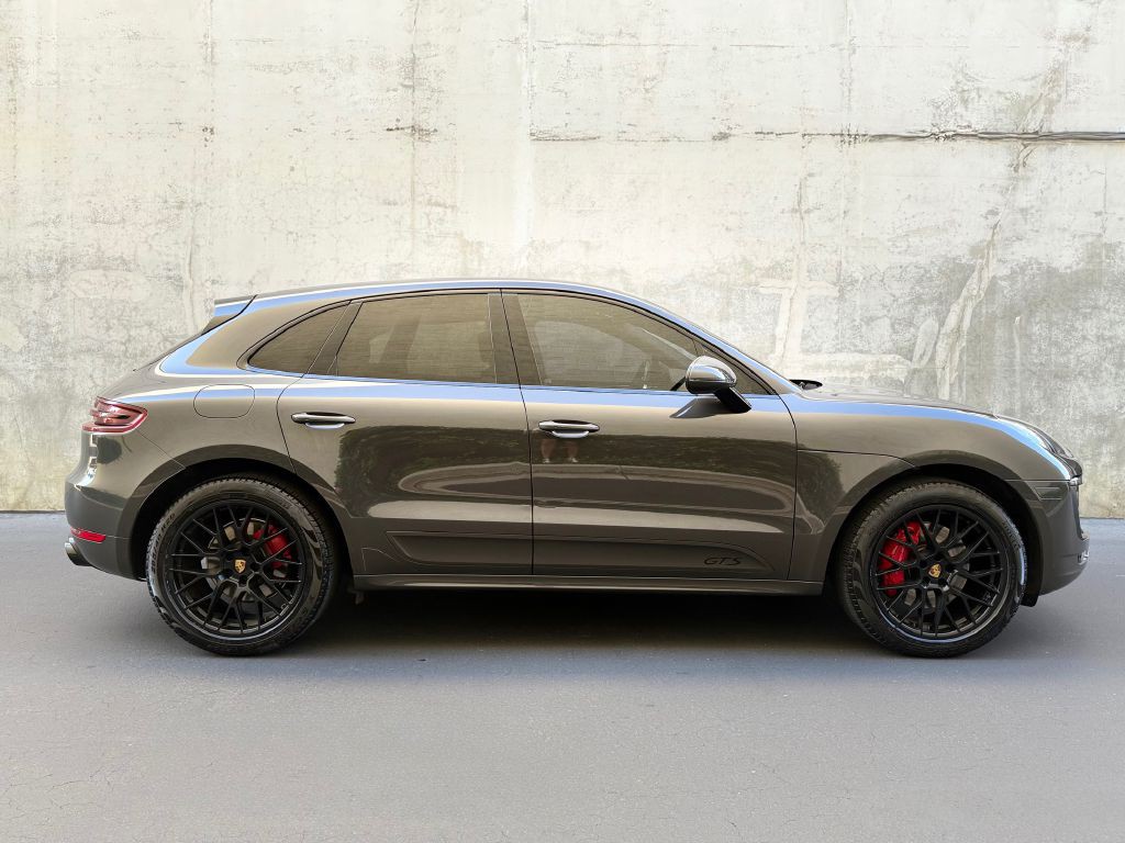 2017 Porsche Macan Image 16
