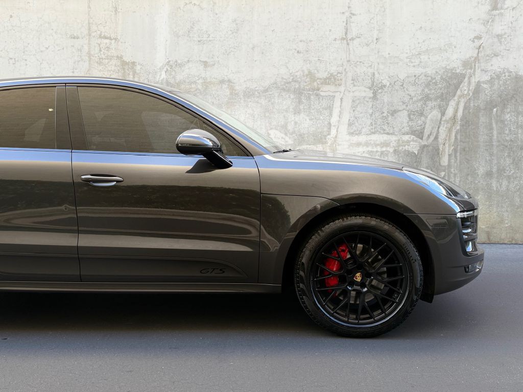 2017 Porsche Macan Image 17