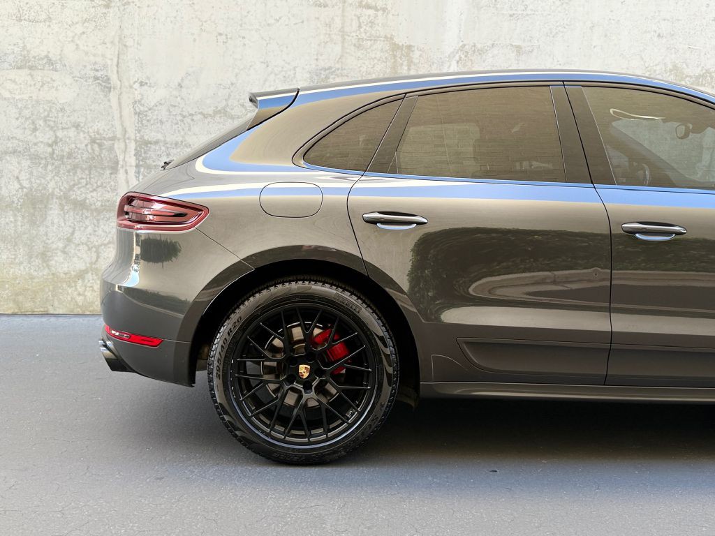 2017 Porsche Macan Image 18