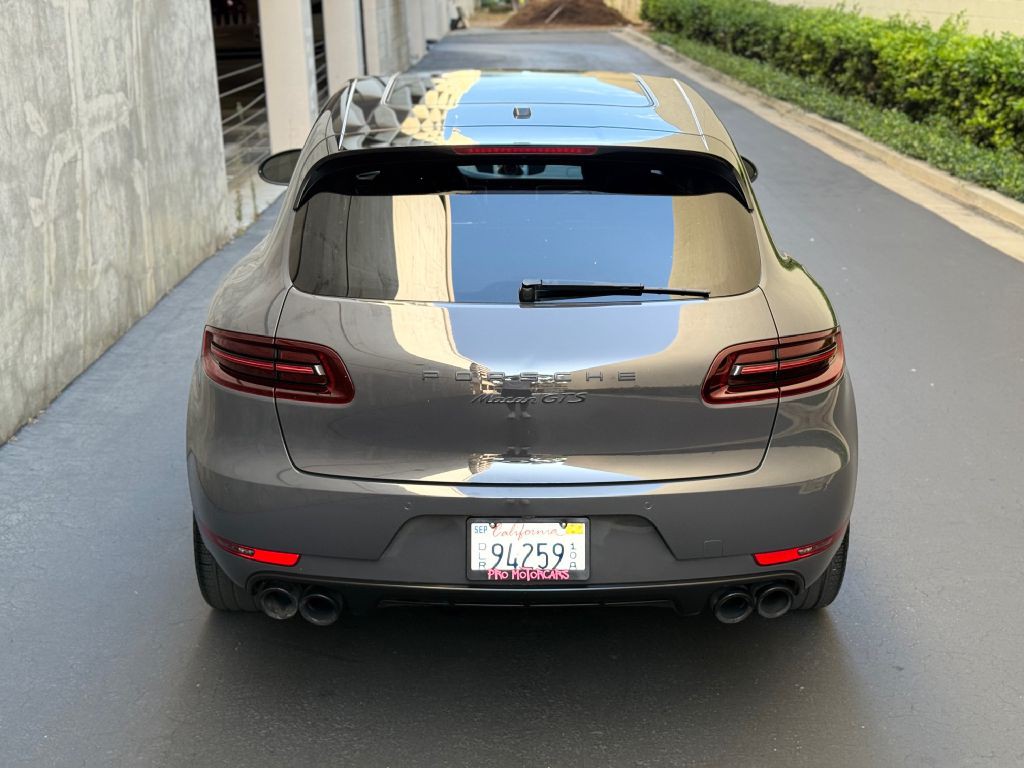 2017 Porsche Macan Image 20