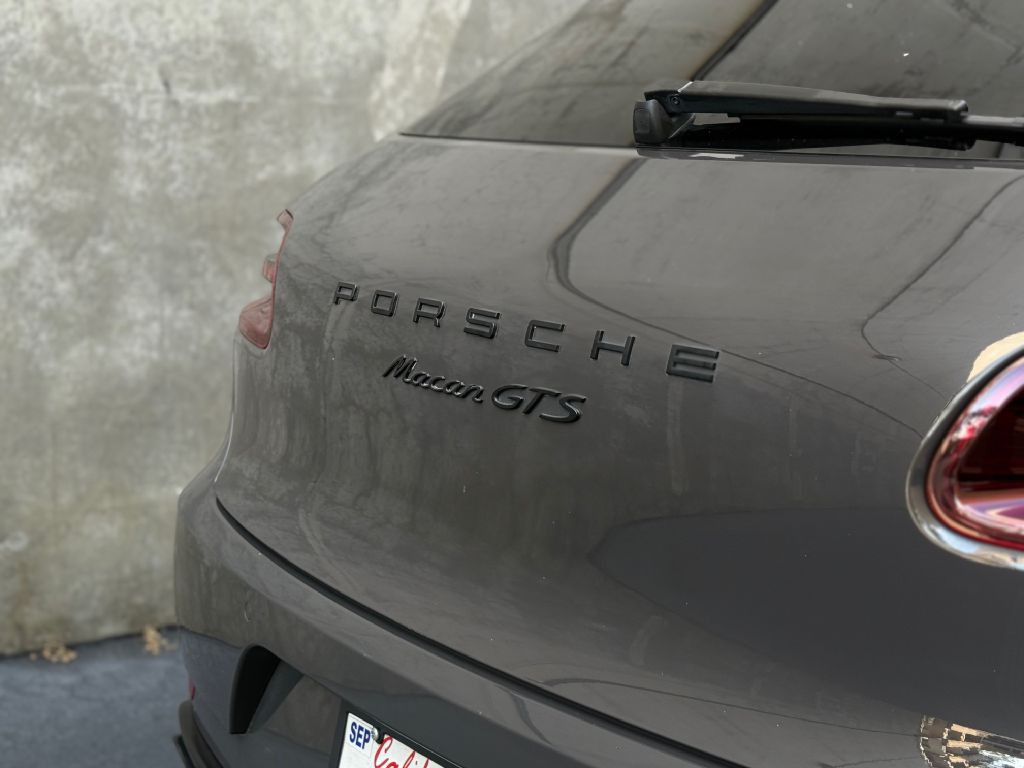 2017 Porsche Macan Image 21