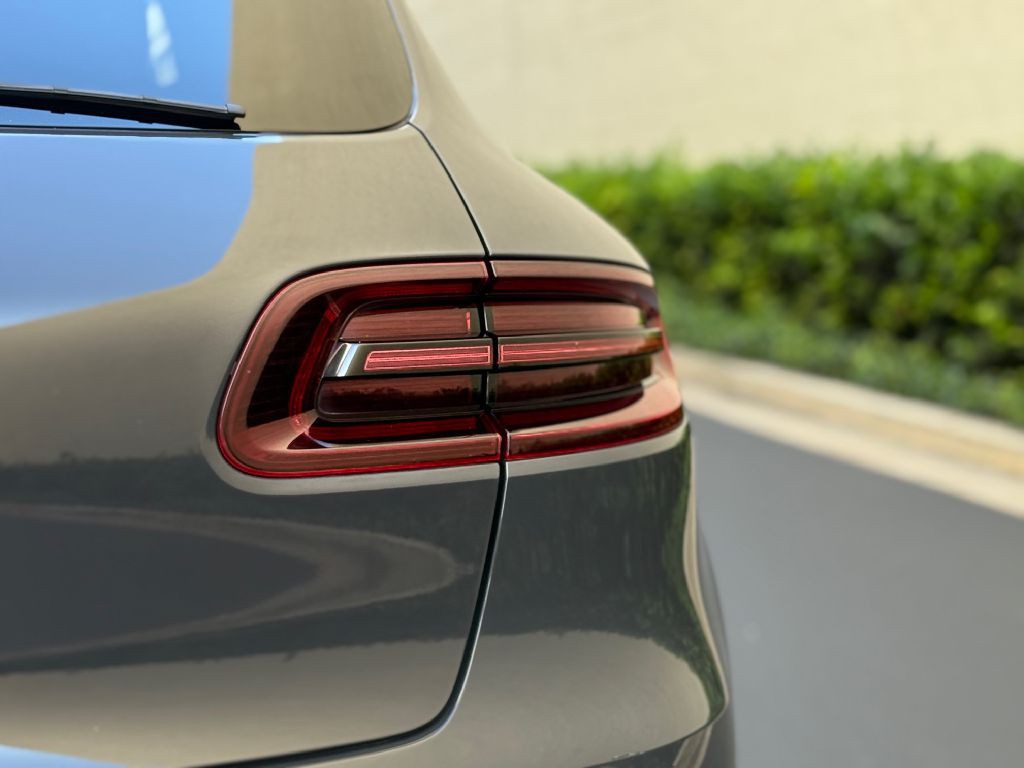 2017 Porsche Macan Image 22