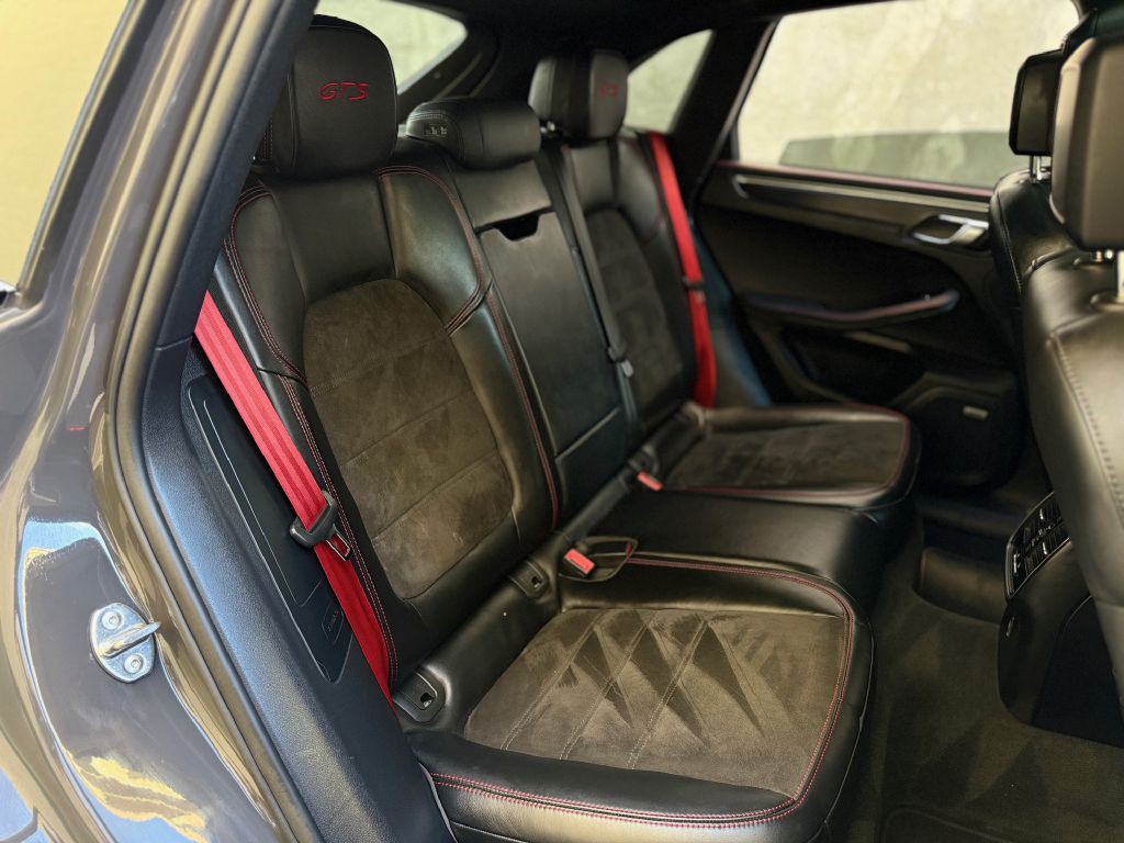 2017 Porsche Macan Image 33
