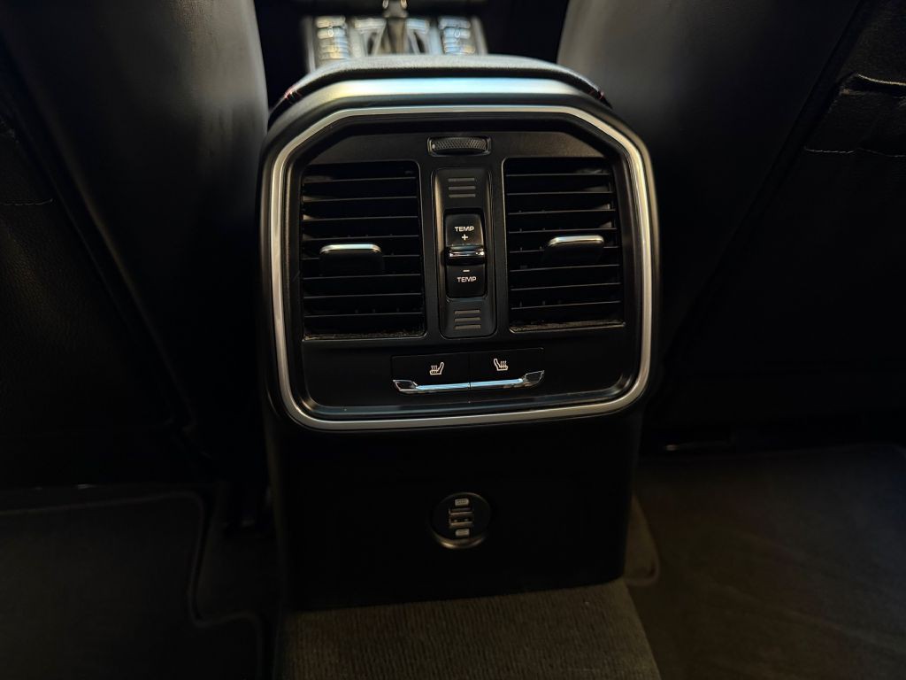 2017 Porsche Macan Image 41