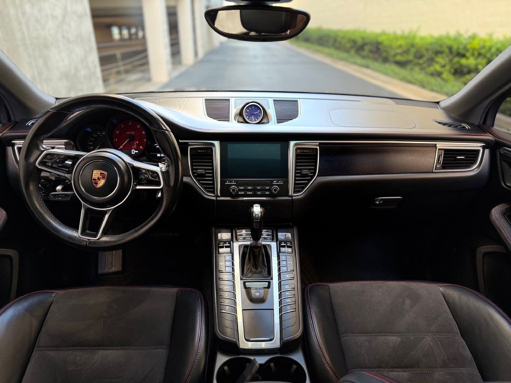 2017 Porsche Macan Image 42