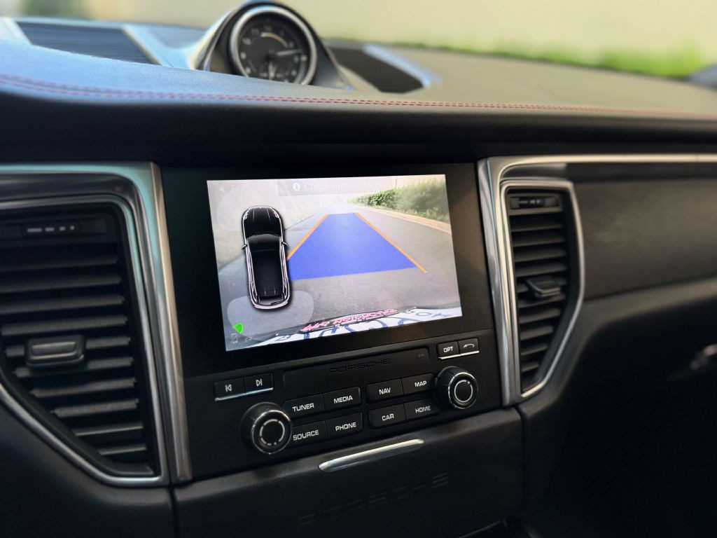 2017 Porsche Macan Image 45