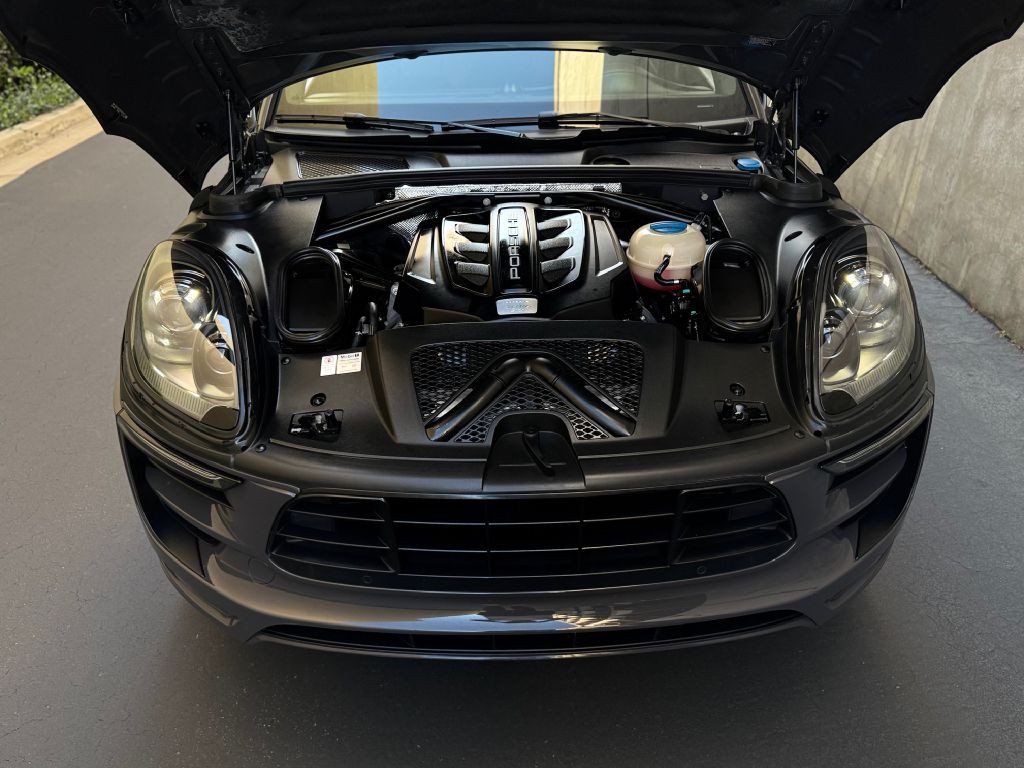 2017 Porsche Macan Image 48