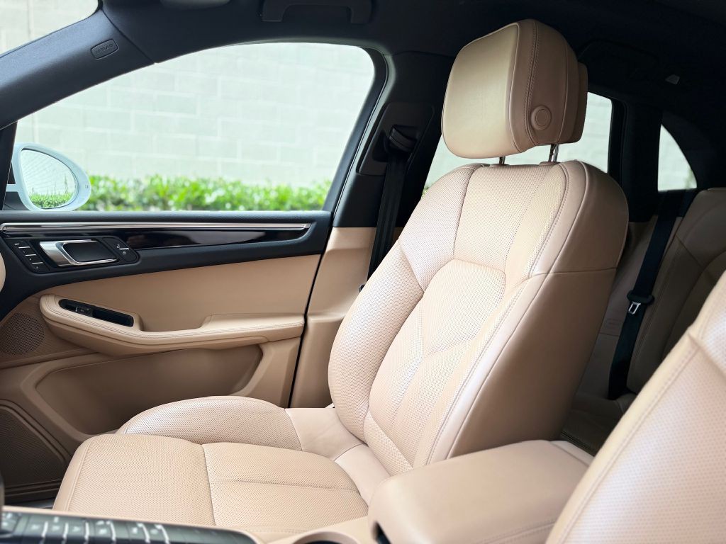 2021 Porsche Macan Image 15