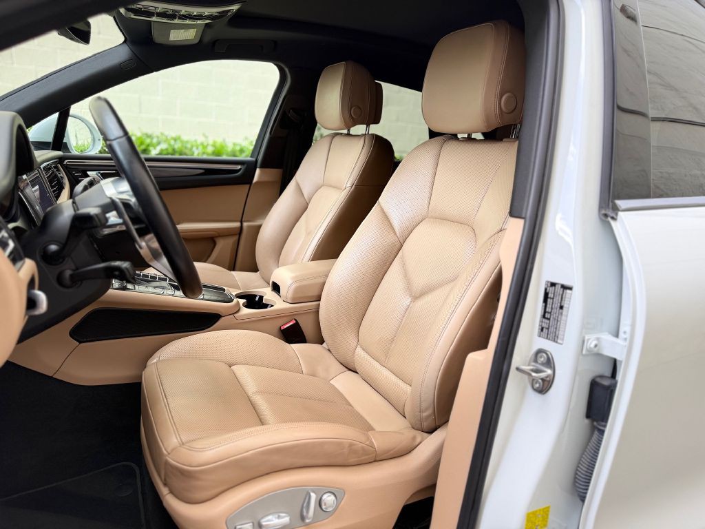 2021 Porsche Macan Image 16