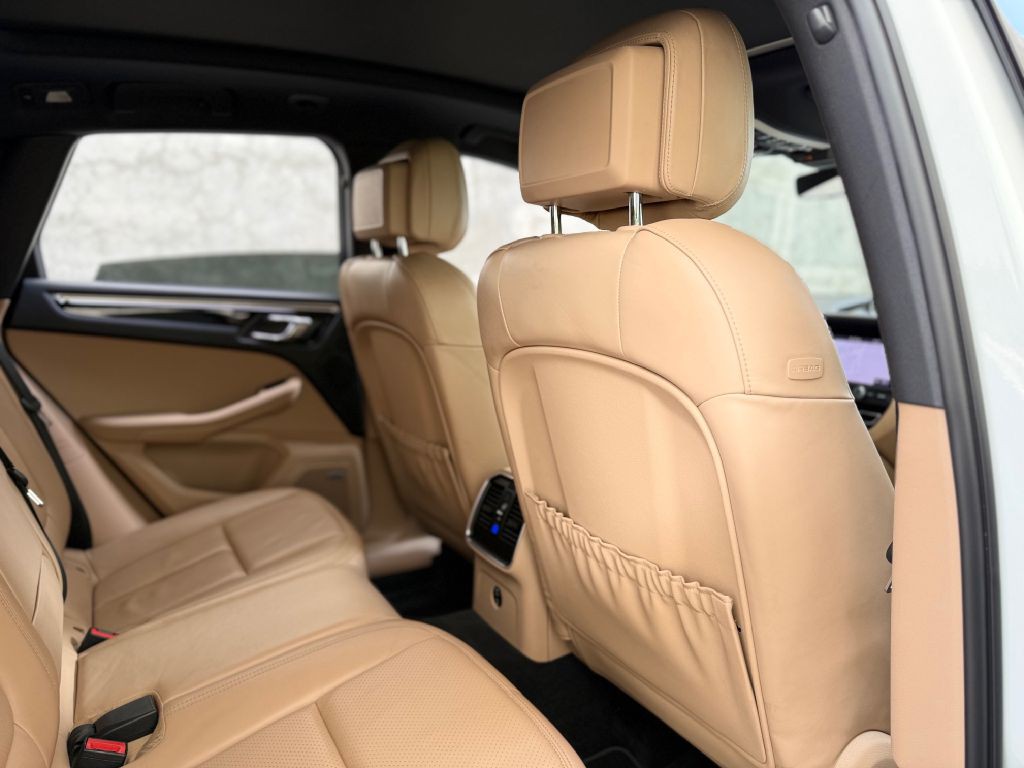 2021 Porsche Macan Image 21