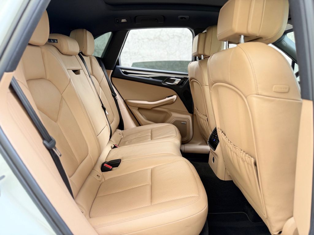 2021 Porsche Macan Image 22