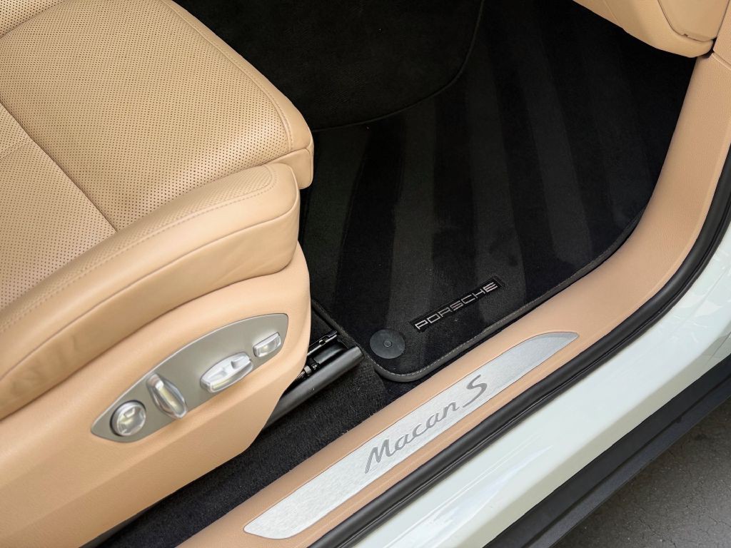 2021 Porsche Macan Image 23