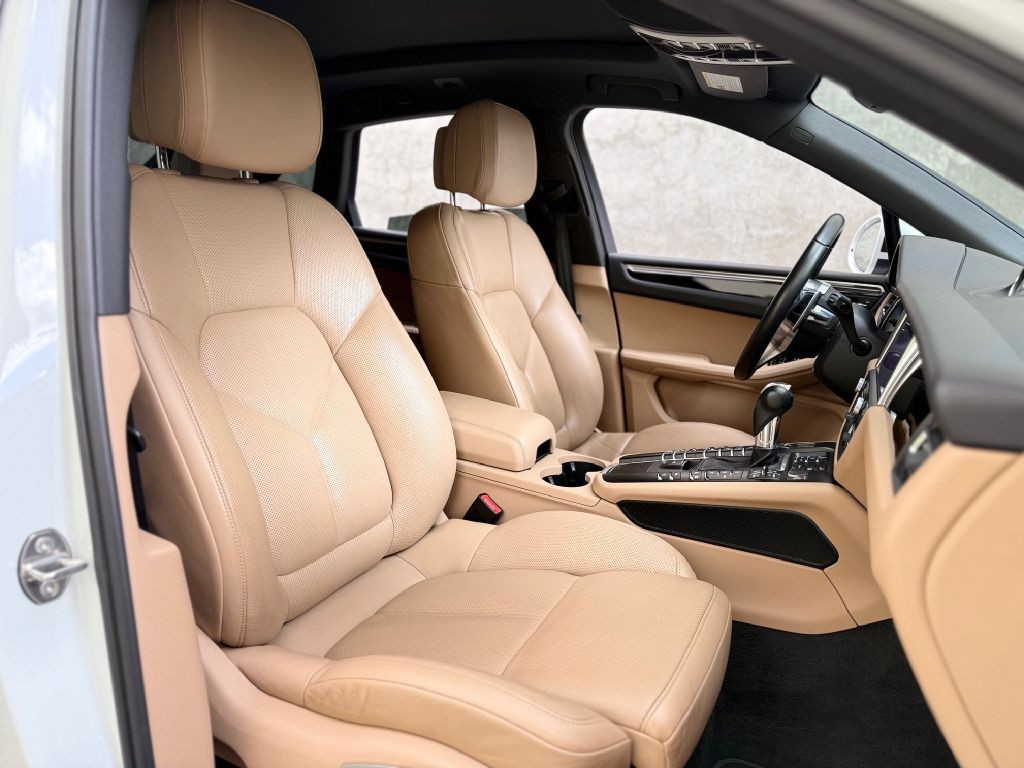 2021 Porsche Macan Image 24