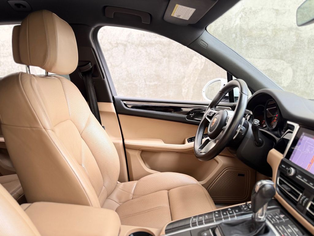 2021 Porsche Macan Image 25
